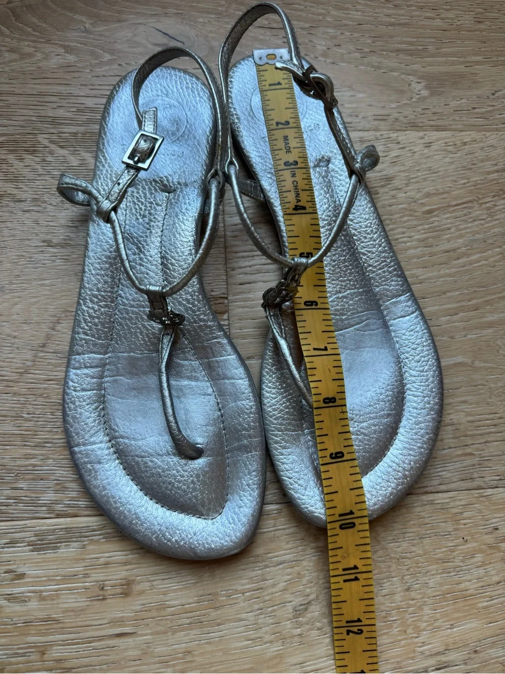 🔥Tory Burch Silver Small medallion sandales sz8–8.5 good Cond Price Firm !